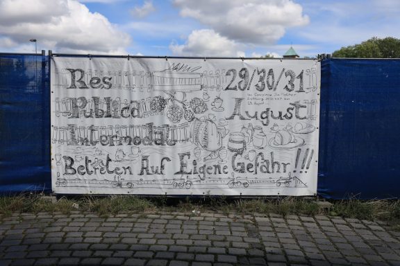 Warnhinweis und Ankündigung der Intervention